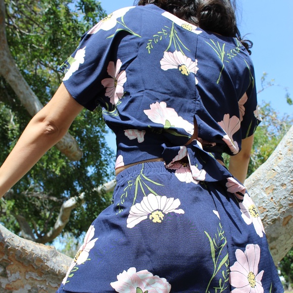 🚨END OF SUMMER SALE// 2 piece set - Picture 5 of 8